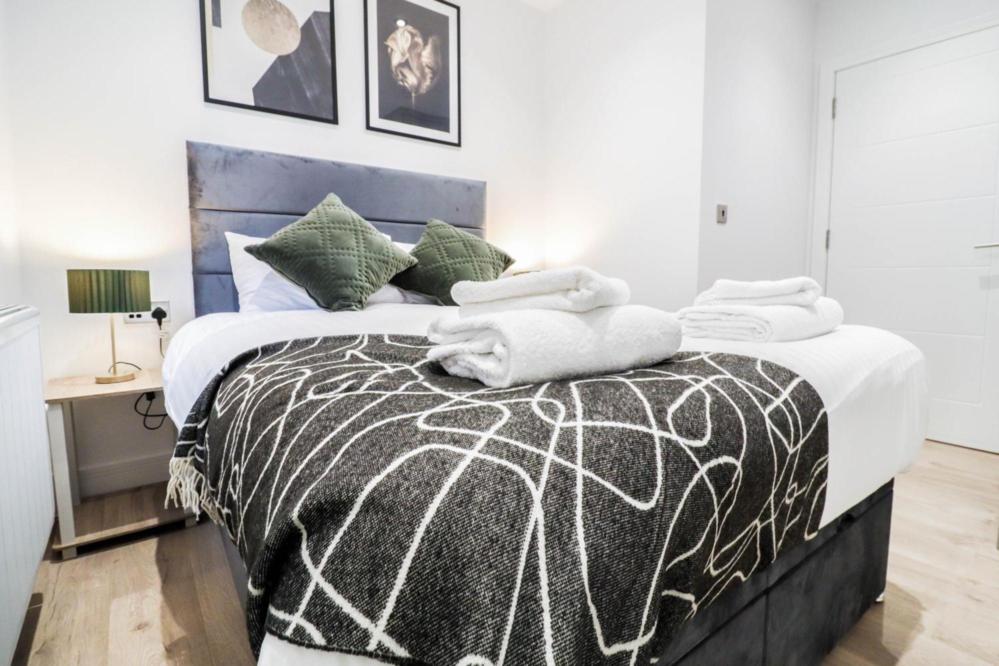 Modern 1-Bed Apartment In Buckinghamshire With Free Wifi, Parking & Garden High Wycombe Exterior photo